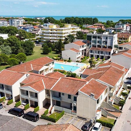 Apartament With Swimming Pool Apartment Caorle Bagian luar foto