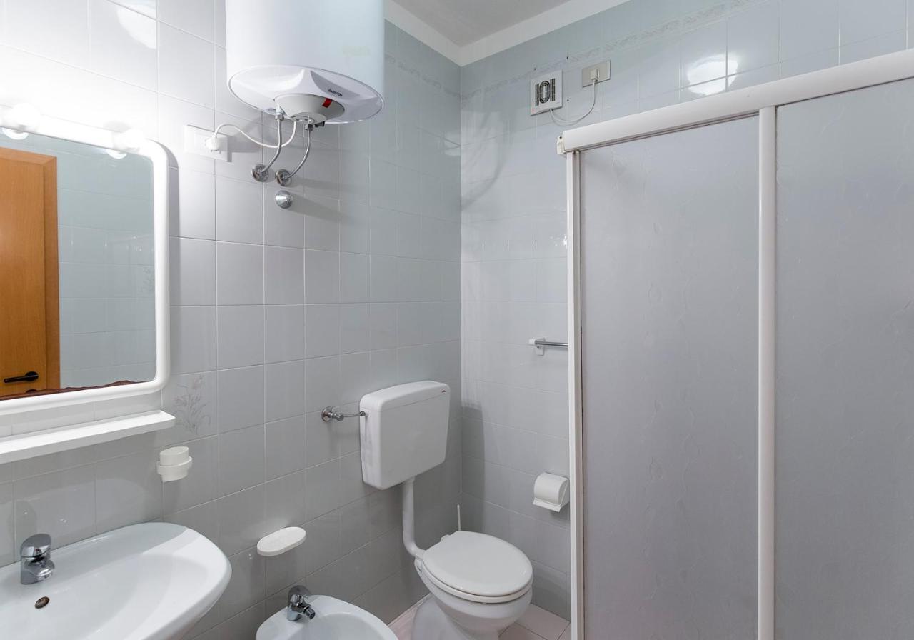 Apartament With Swimming Pool Apartment Caorle Bagian luar foto