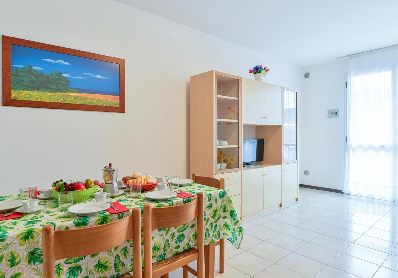 Apartament With Swimming Pool Apartment Caorle Bagian luar foto