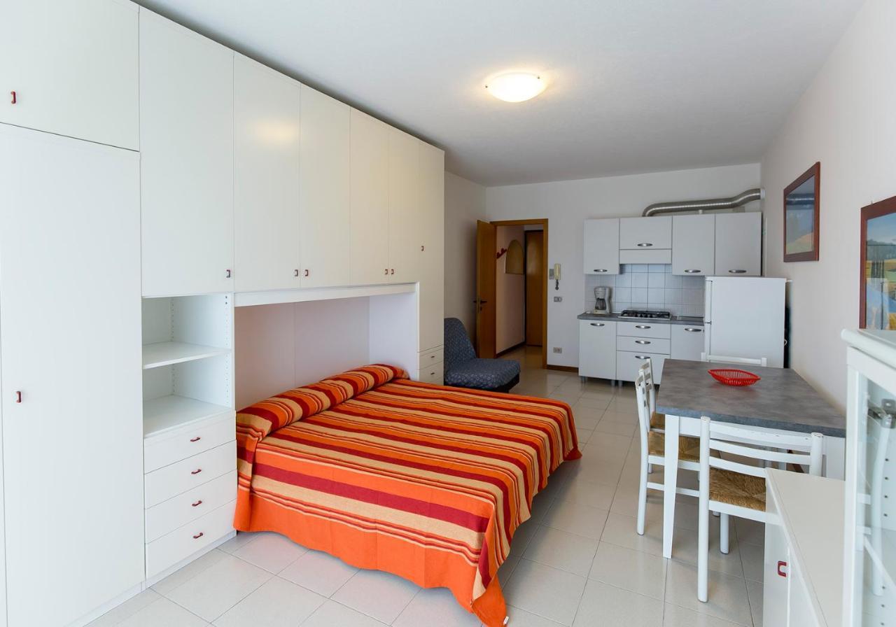 Apartament With Swimming Pool Apartment Caorle Bagian luar foto