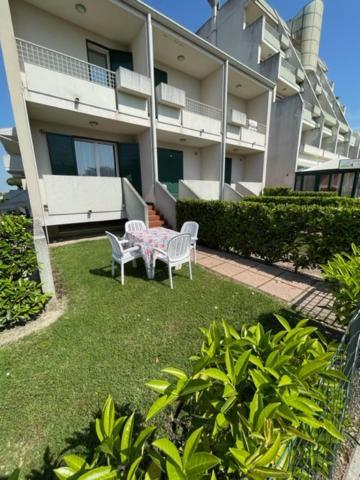Apartament With Swimming Pool Apartment Caorle Bagian luar foto