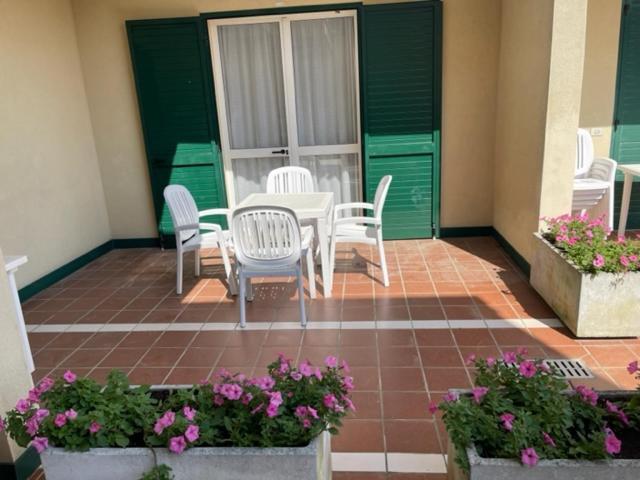 Apartament With Swimming Pool Apartment Caorle Bagian luar foto