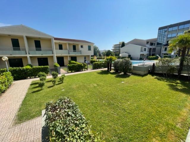 Apartament With Swimming Pool Apartment Caorle Bagian luar foto