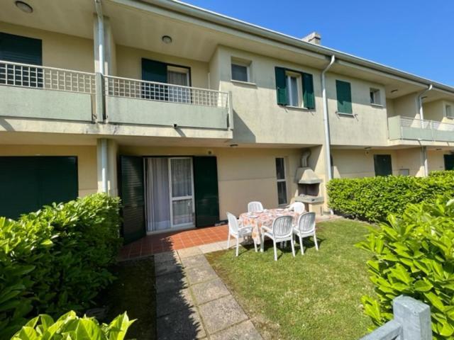 Apartament With Swimming Pool Apartment Caorle Bagian luar foto